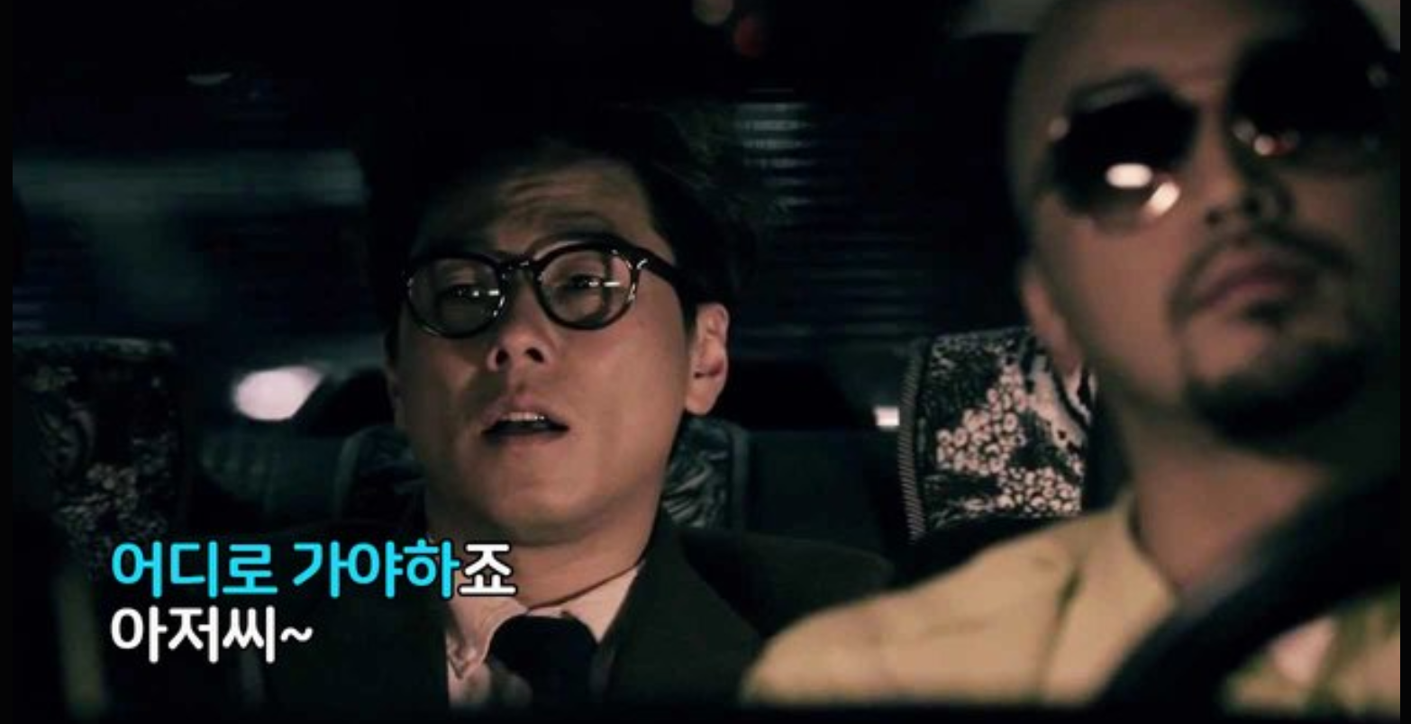 “어디로 가야 하죠, 아저씨?” 목적지가 다른 네트워크라면 패킷은 라우터에게 길을 묻습니다.